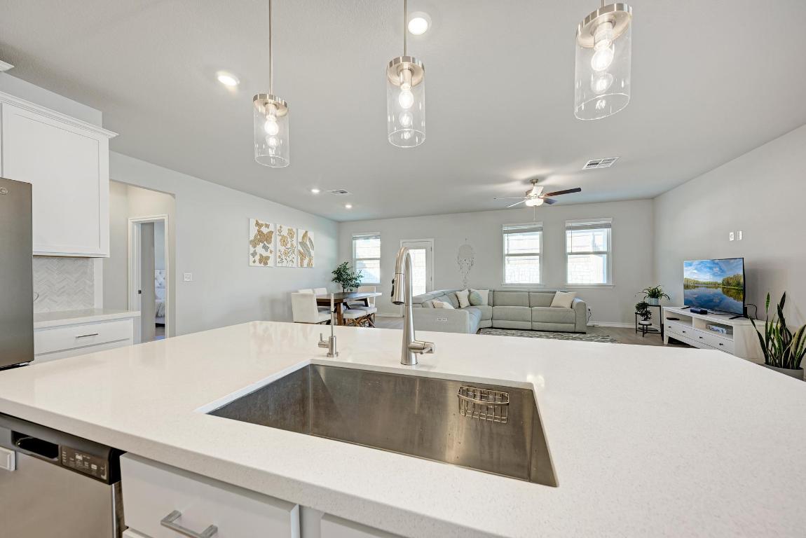 113 Rampart Loop Liberty Hill, TX 78642 - Photo 7 of 40