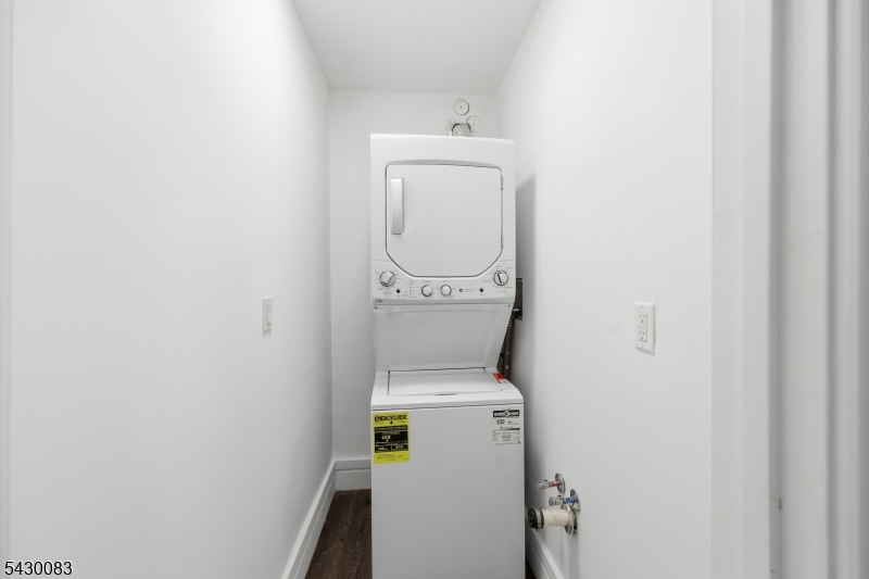 64 Longfellow Drive Woodbridge, NJ 07067 - Photo 16 of 31