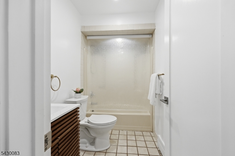 64 Longfellow Drive Woodbridge, NJ 07067 - Photo 18 of 31
