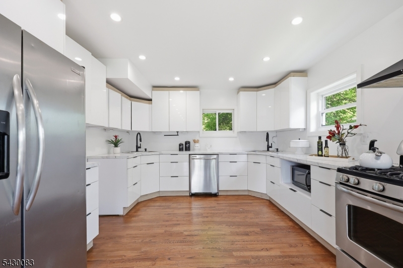 64 Longfellow Drive Woodbridge, NJ 07067 - Photo 10 of 31