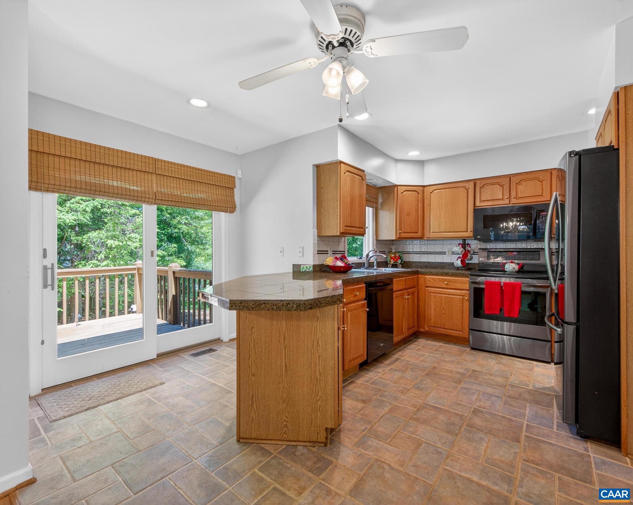 54 Amethyst Road Palmyra, VA 22963 - Photo 21 of 66 Kitchen Breakfast Bar