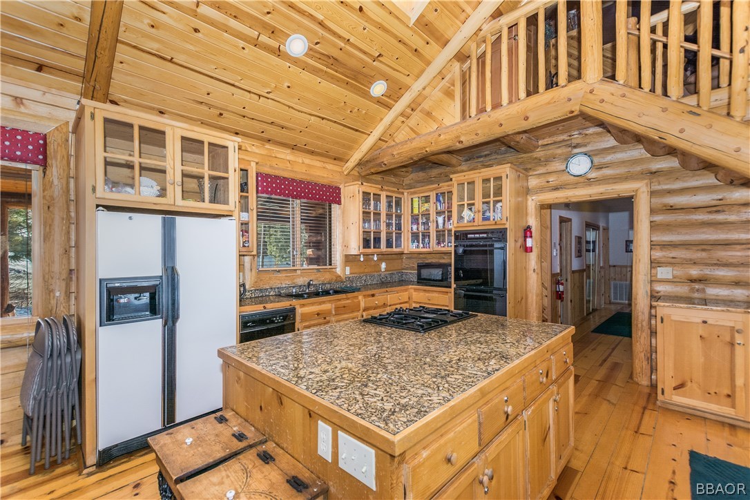 43574 Shasta Road Big Bear Lake, CA 92315 - Photo 7 of 37 a view of a living room and kitchen