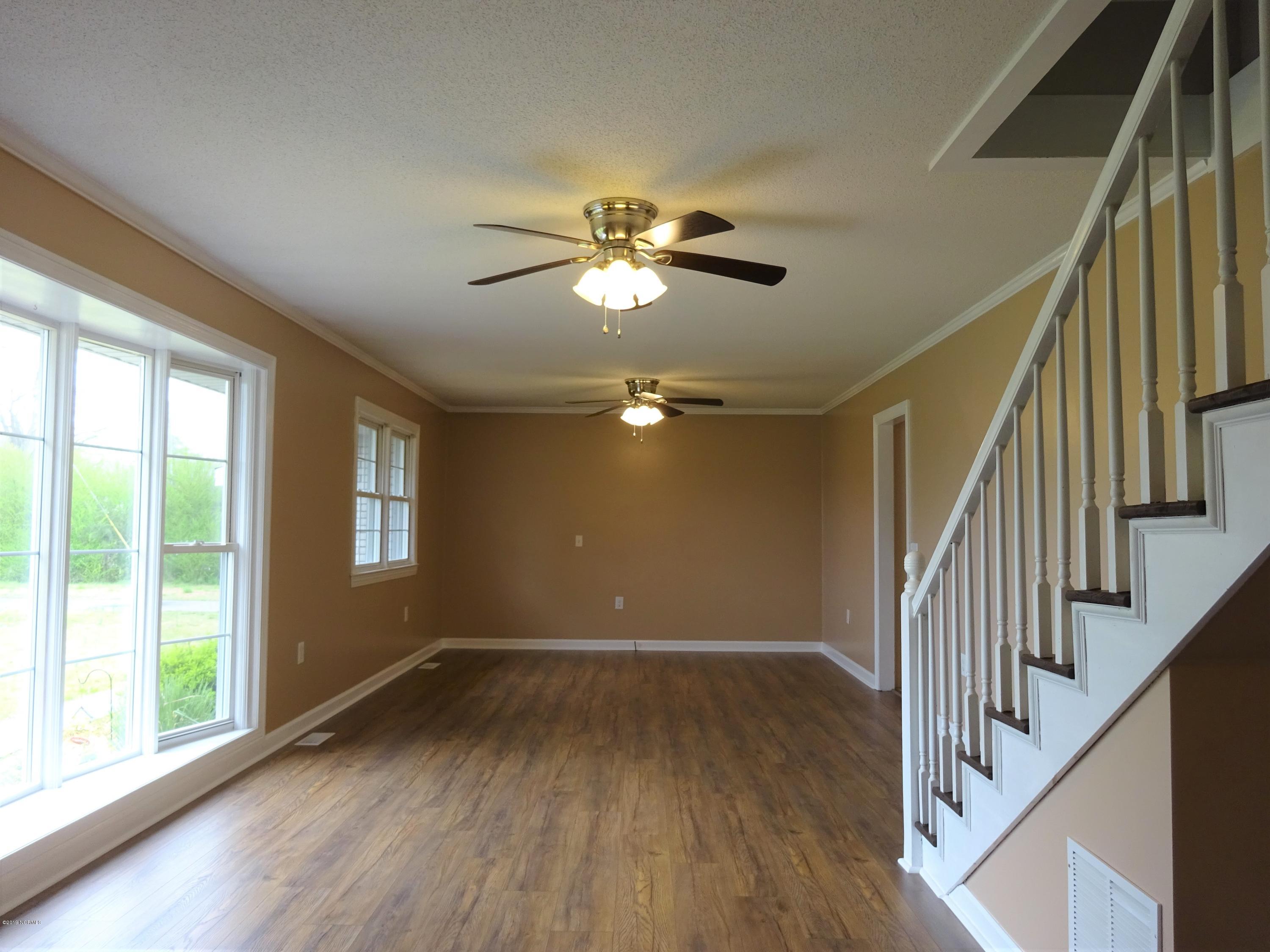 407 Haw Branch Road Richlands, NC 28574 - Photo 5 of 48 DSC08596