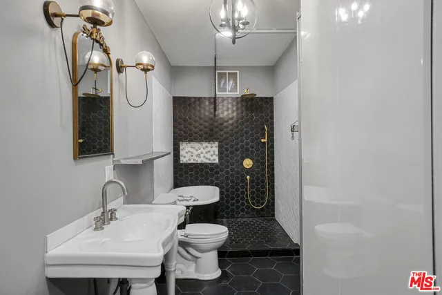 $1,225,000 | 573 West 13th Street, San Pedro, CA 90731