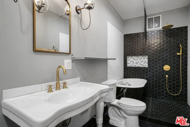 $1,225,000 | 573 West 13th Street, San Pedro, CA 90731