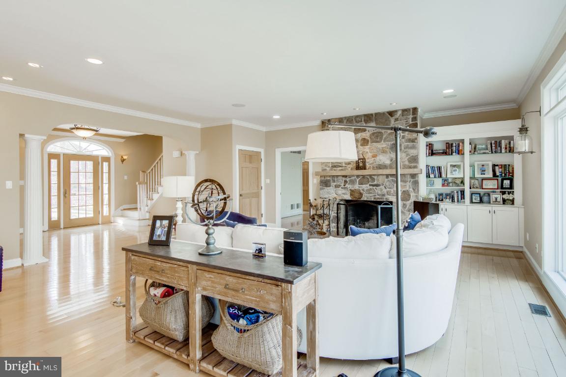 17424 Wesley Chapel Road Monkton, MD 21111 - Photo 22 of 75 Family Room with Built-ins