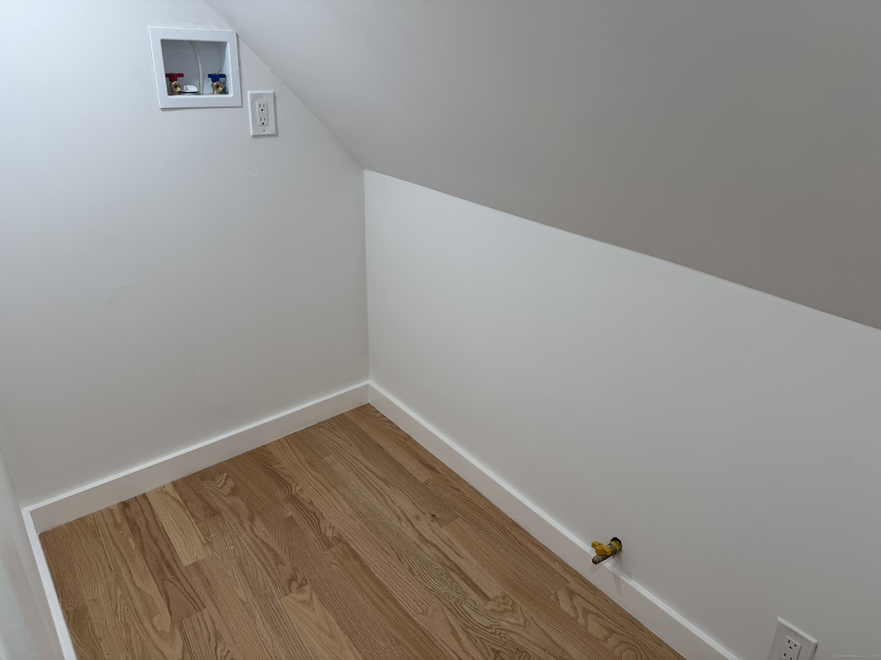 263 Hawley Avenue Bridgeport, CT 06606 - Photo 13 of 19 a room