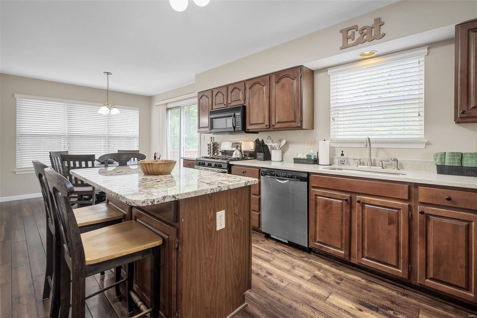 3727 Summit Drive St. Charles, MO 63303 - Photo 4 of 52