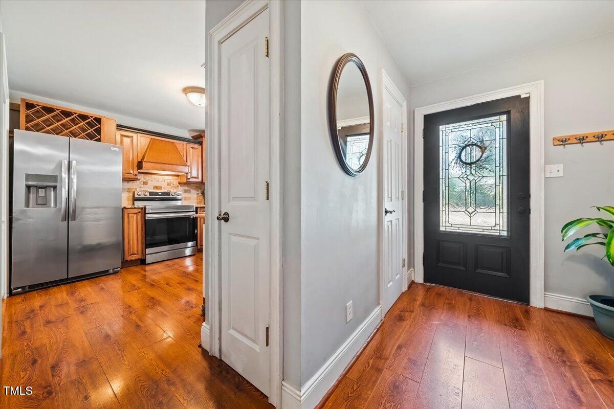 foyer:kitchen