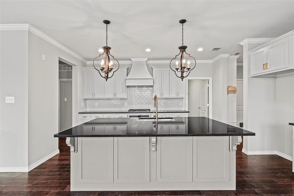 437 Prairie Run Aledo, TX 76008 - Photo 7 of 33 Kitchen featuring a spacious island with a dark countertop, white shaker-style cabinetry, subway tile backsplash, and wood-finish flooring