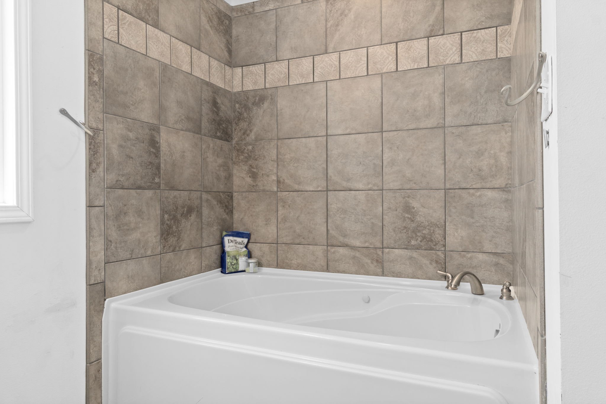 5150 Cadiz Road Hopkinsville, KY 42240 - Photo 28 of 45 a bathroom with a bathtub