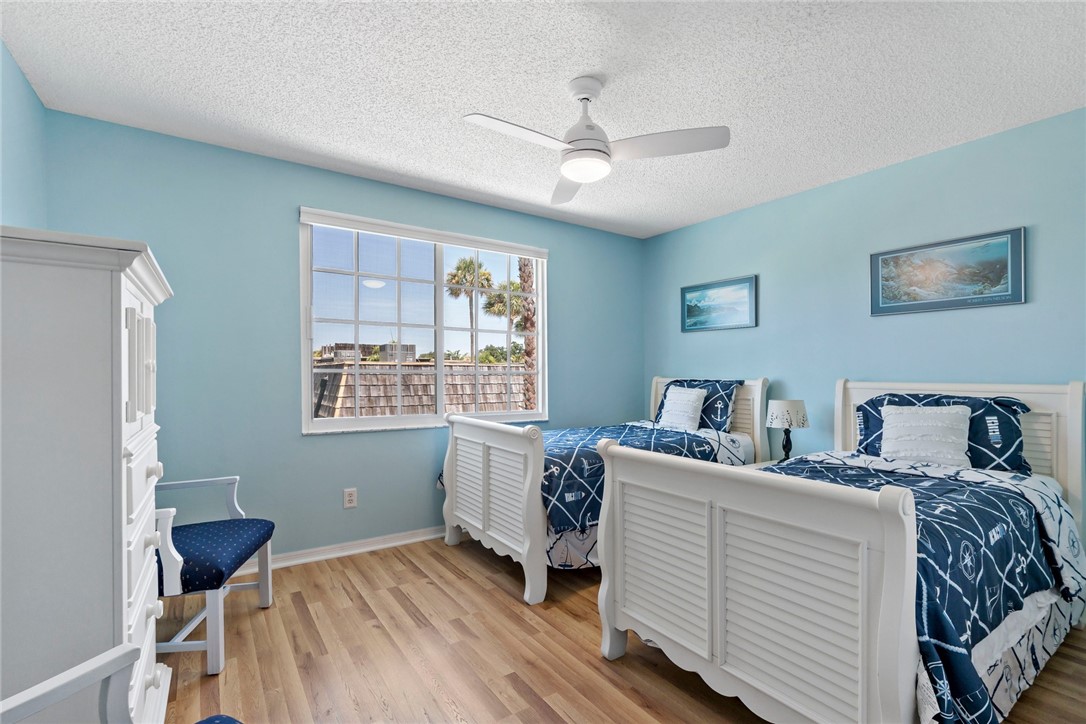 470 9th Place Vero Beach, FL 32960 - Photo 20 of 28 a bedroom with a bed and a window