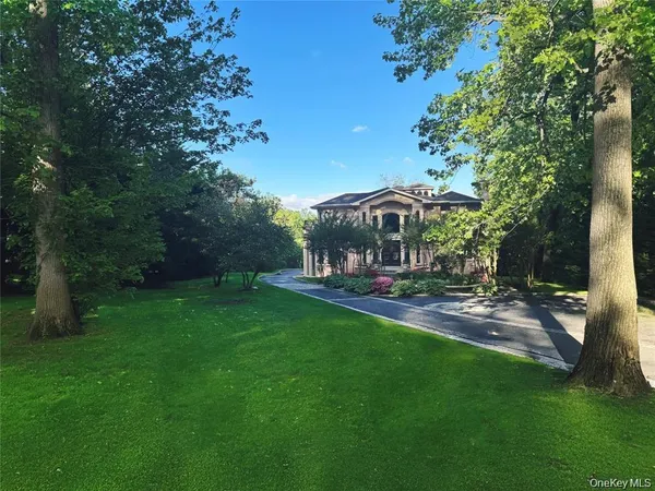 $5,558,000 | 527 Manhasset Woods Road, Manhasset, NY 11030