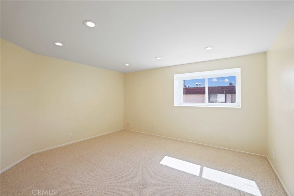 11557 Lower Azusa Road, Unit D El Monte, CA 91732 - Photo 20 of 38 an empty room with a hallway