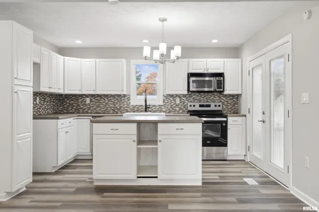 $195,000 | 414 Pendik Street, Jacksonville, IL 62650