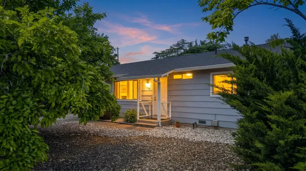 $279,900 | 2490 Galaxy Way, Redding, CA 96002