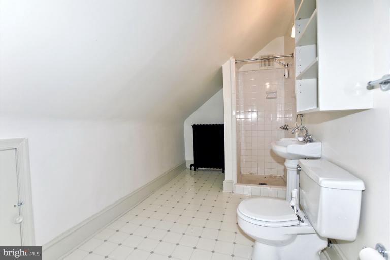 3702 Military Road Northwest Washington, DC 20015 - Photo 22 of 30 Bath