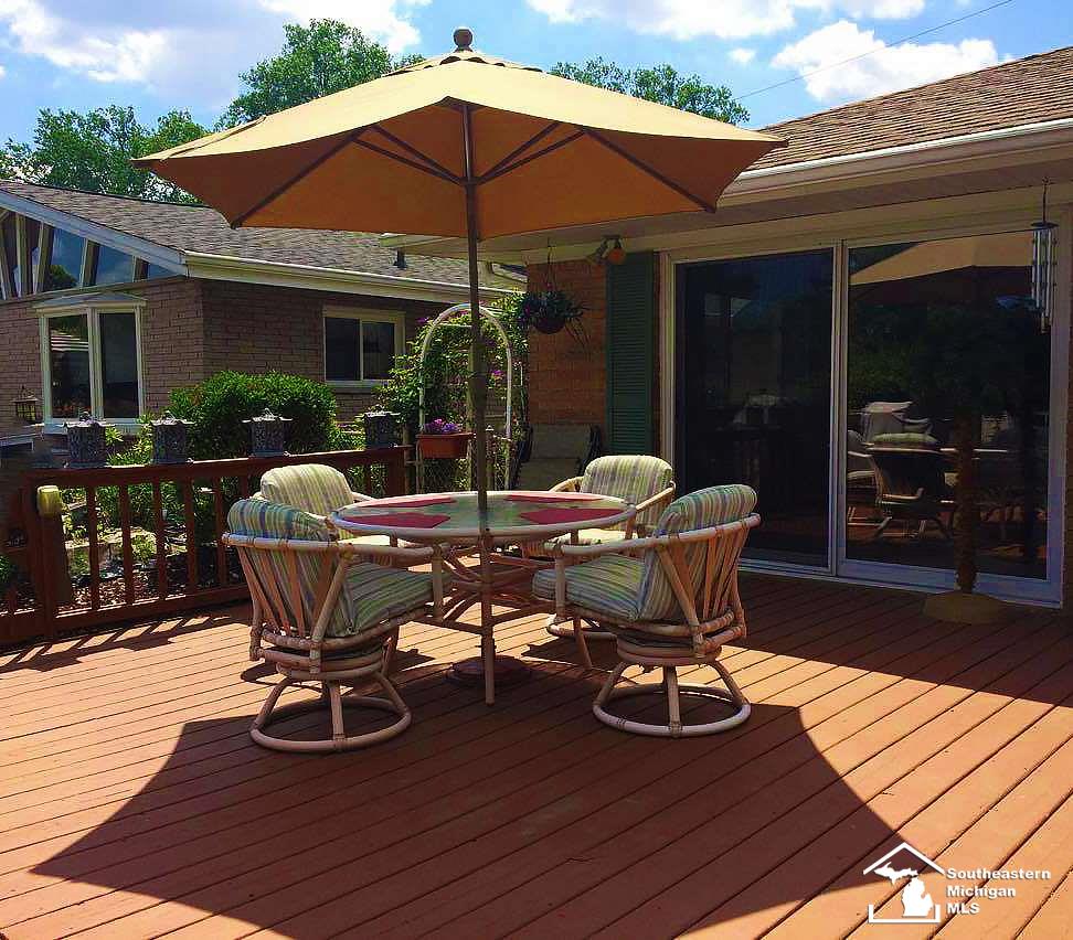 29355 South Gibraltar Road Gibraltar, MI 48173 - Photo 14 of 19