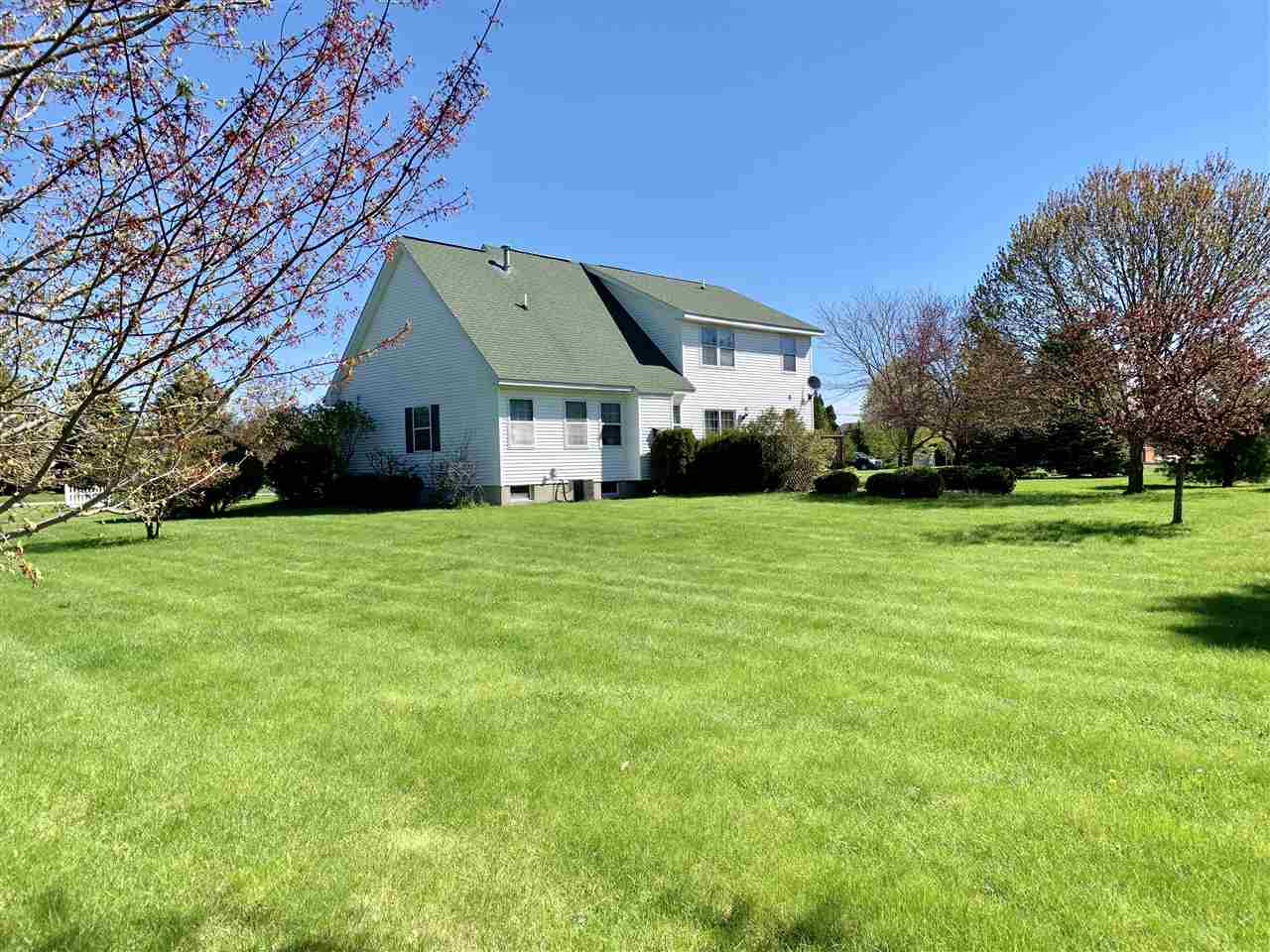 983 Strohm Road Traverse City, MI 49696 - Photo 26 of 29 1861432-25.JPG