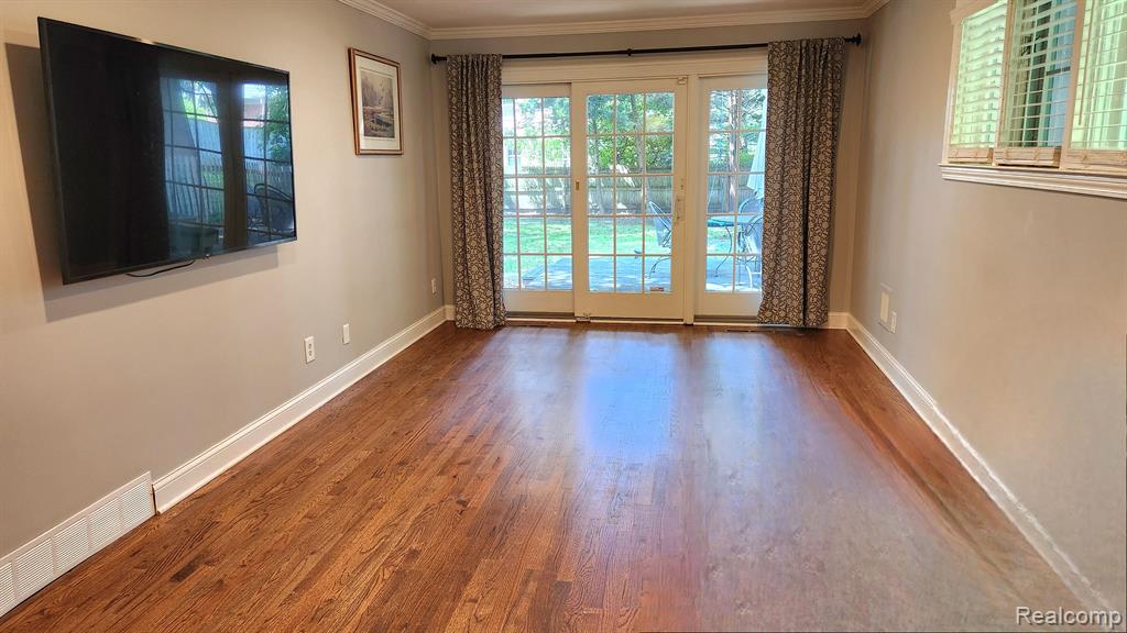 1031 Cadieux Road Grosse Pointe Park, MI 48230 - Photo 10 of 33