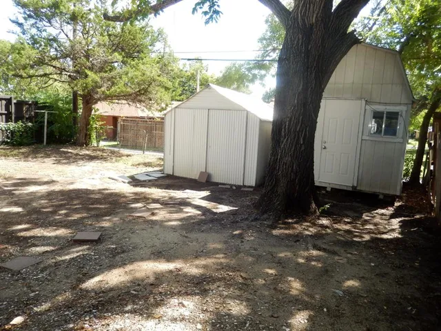 $2,100 | 2710 Mt View Drive, Farmers Branch, TX 75234