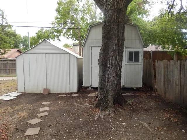 $2,100 | 2710 Mt View Drive, Farmers Branch, TX 75234