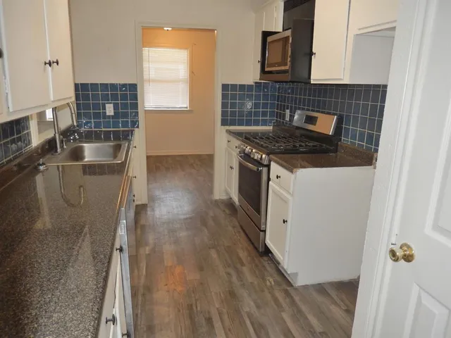 $2,100 | 2710 Mt View Drive, Farmers Branch, TX 75234