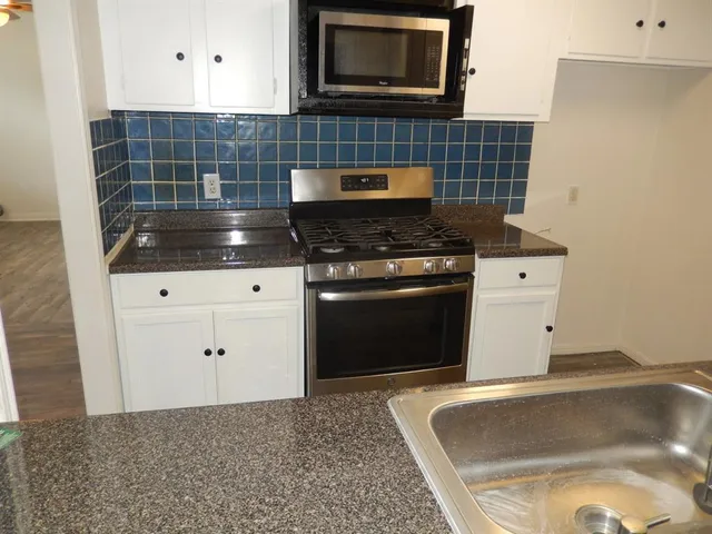 $2,100 | 2710 Mt View Drive, Farmers Branch, TX 75234