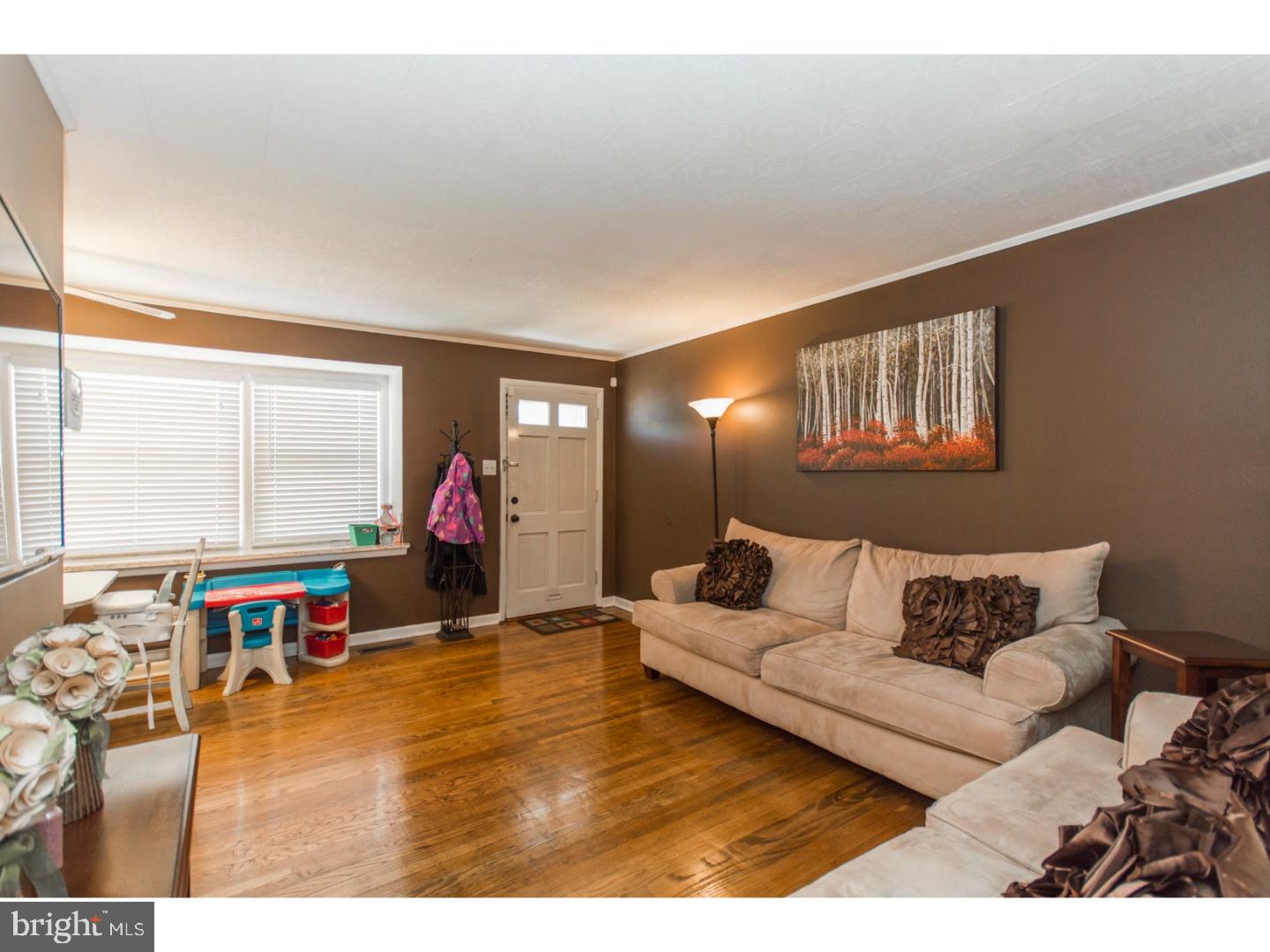 3214 Rhett Road Philadelphia, PA 19154 - Photo 3 of 20 Living Room