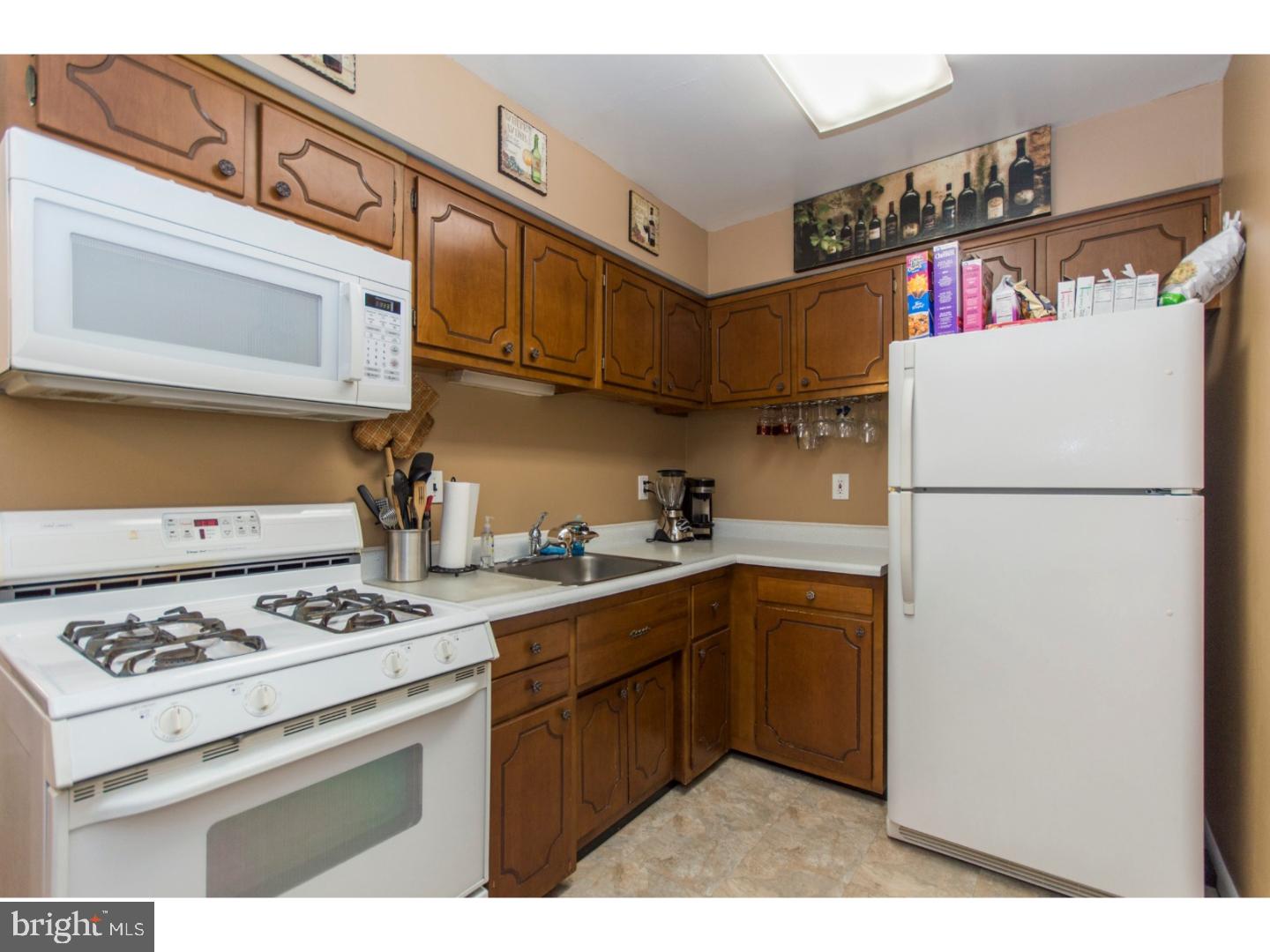 3214 Rhett Road Philadelphia, PA 19154 - Photo 4 of 20 Kitchen
