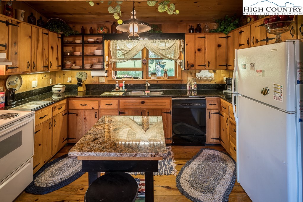 126 Pine Ridge Loop Newland, NC 28657 - Photo 12 of 40 Gallery Image 12