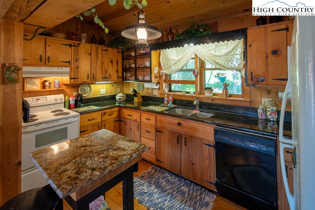 126 Pine Ridge Loop Newland, NC 28657 - Photo 13 of 40 Gallery Image 13