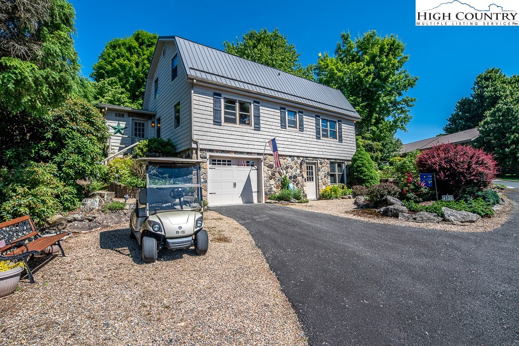 126 Pine Ridge Loop Newland, NC 28657 - Photo 4 of 40 Gallery Image 4