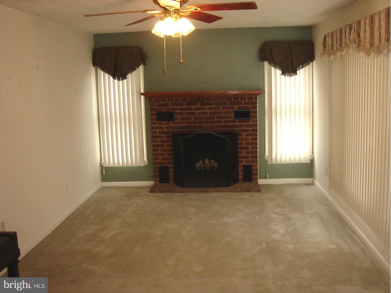 4400 Danville Road Brandywine, MD 20613 - Photo 20 of 21 Living Room
