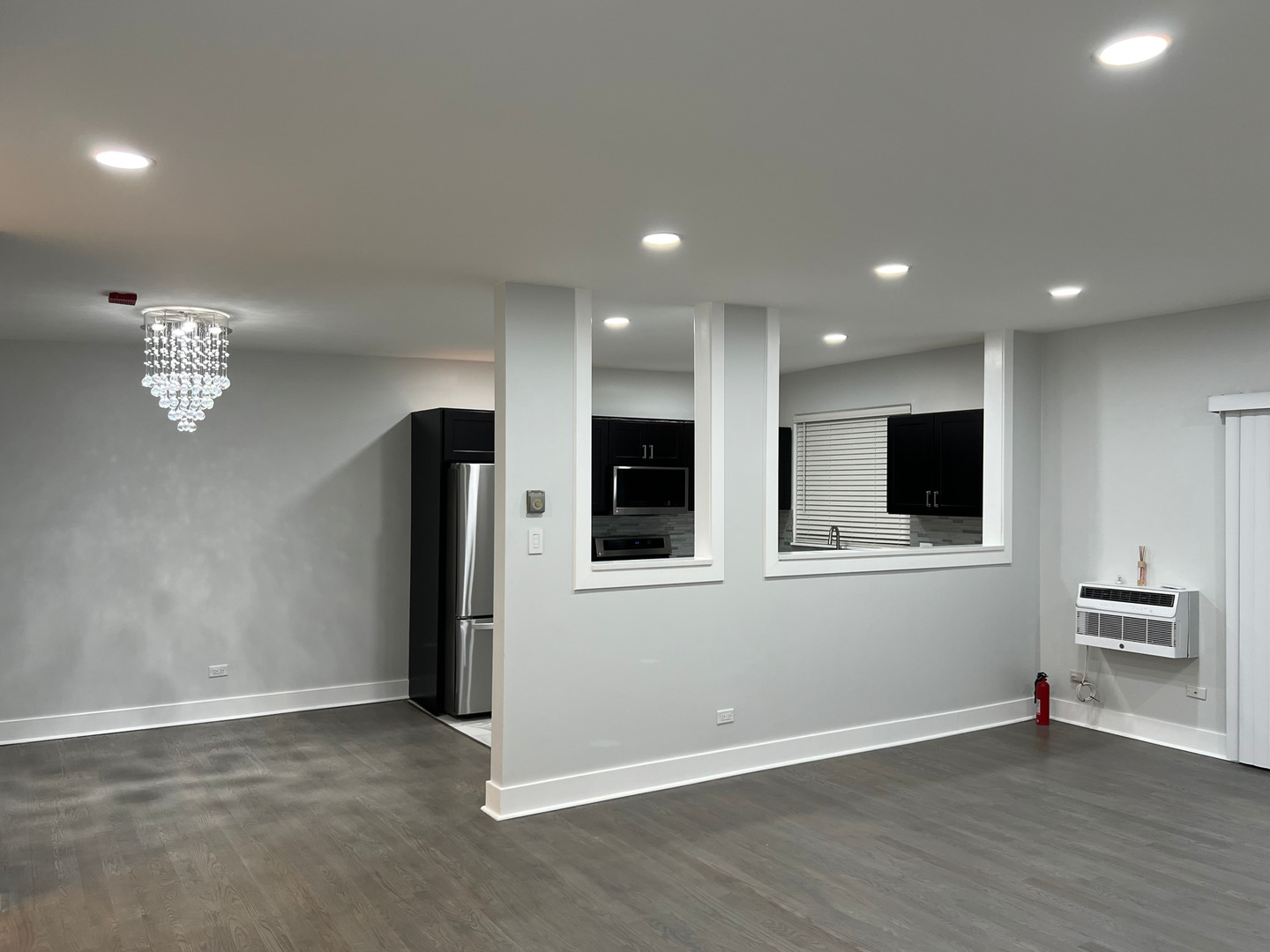 290 North Westgate Road, Unit 401 Mount Prospect, IL 60056 - Photo 5 of 15 an empty room with wooden floor and windows