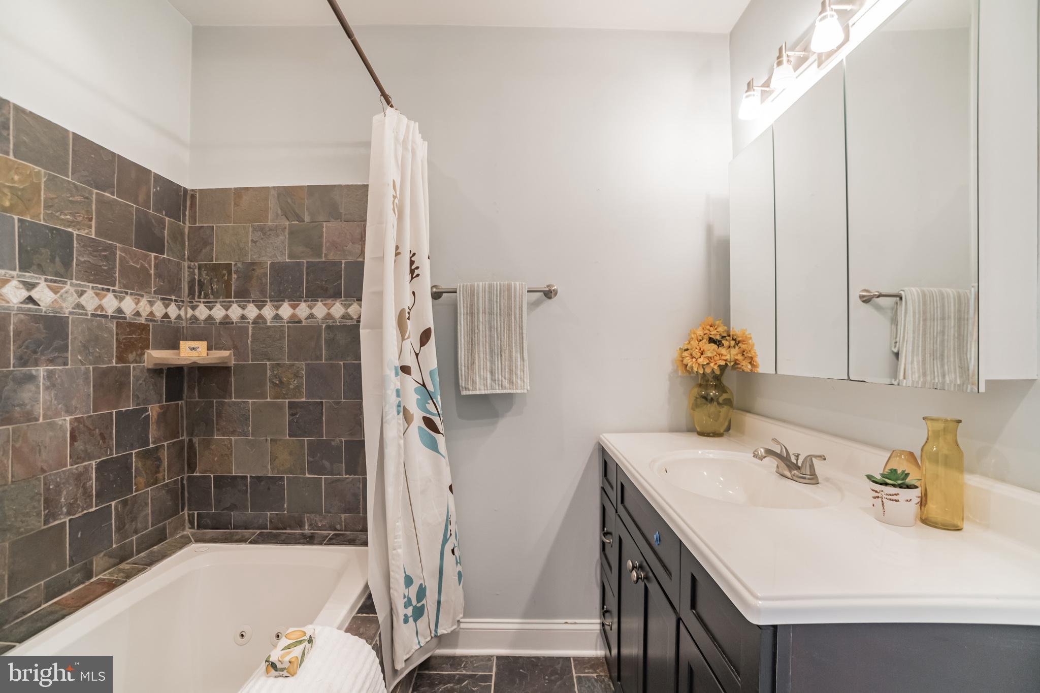 855 North Uber Street, Unit B Philadelphia, PA 19130 - Photo 19 of 36