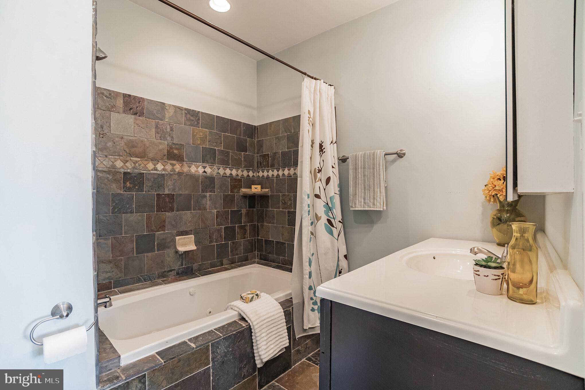 855 North Uber Street, Unit B Philadelphia, PA 19130 - Photo 20 of 36