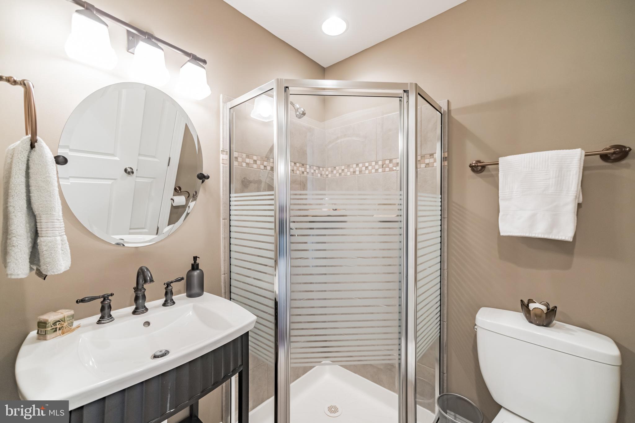 855 North Uber Street, Unit B Philadelphia, PA 19130 - Photo 30 of 36