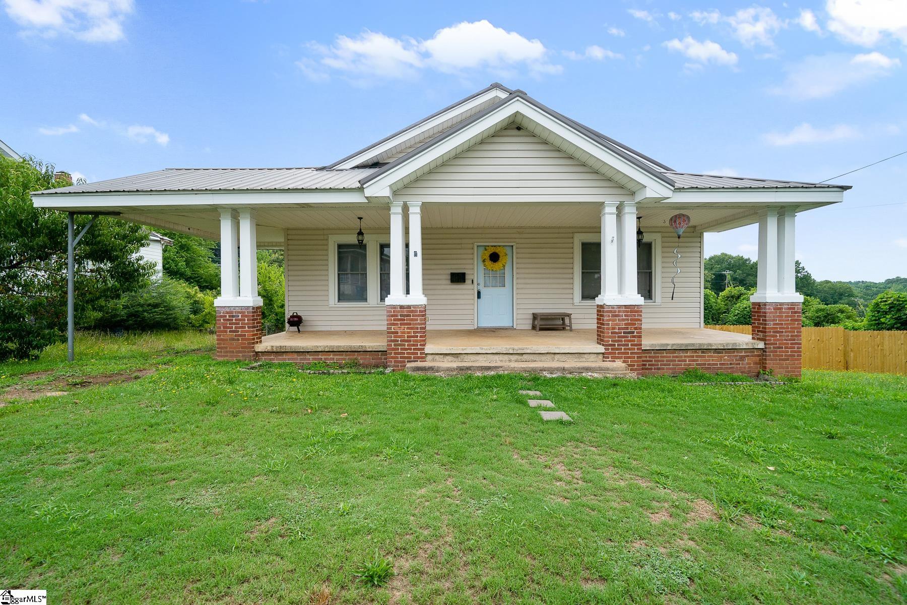 8 New Street Ware Shoals, SC 29692 - Photo 1 of 27 Gallery Image 1
