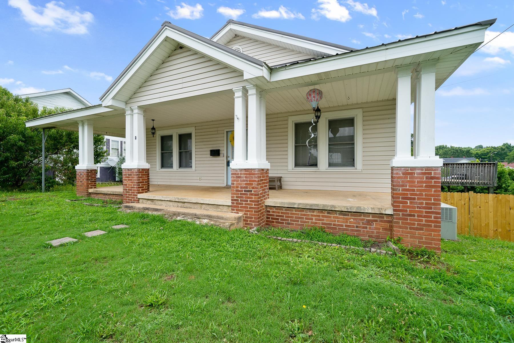 8 New Street Ware Shoals, SC 29692 - Photo 3 of 27 Gallery Image 3
