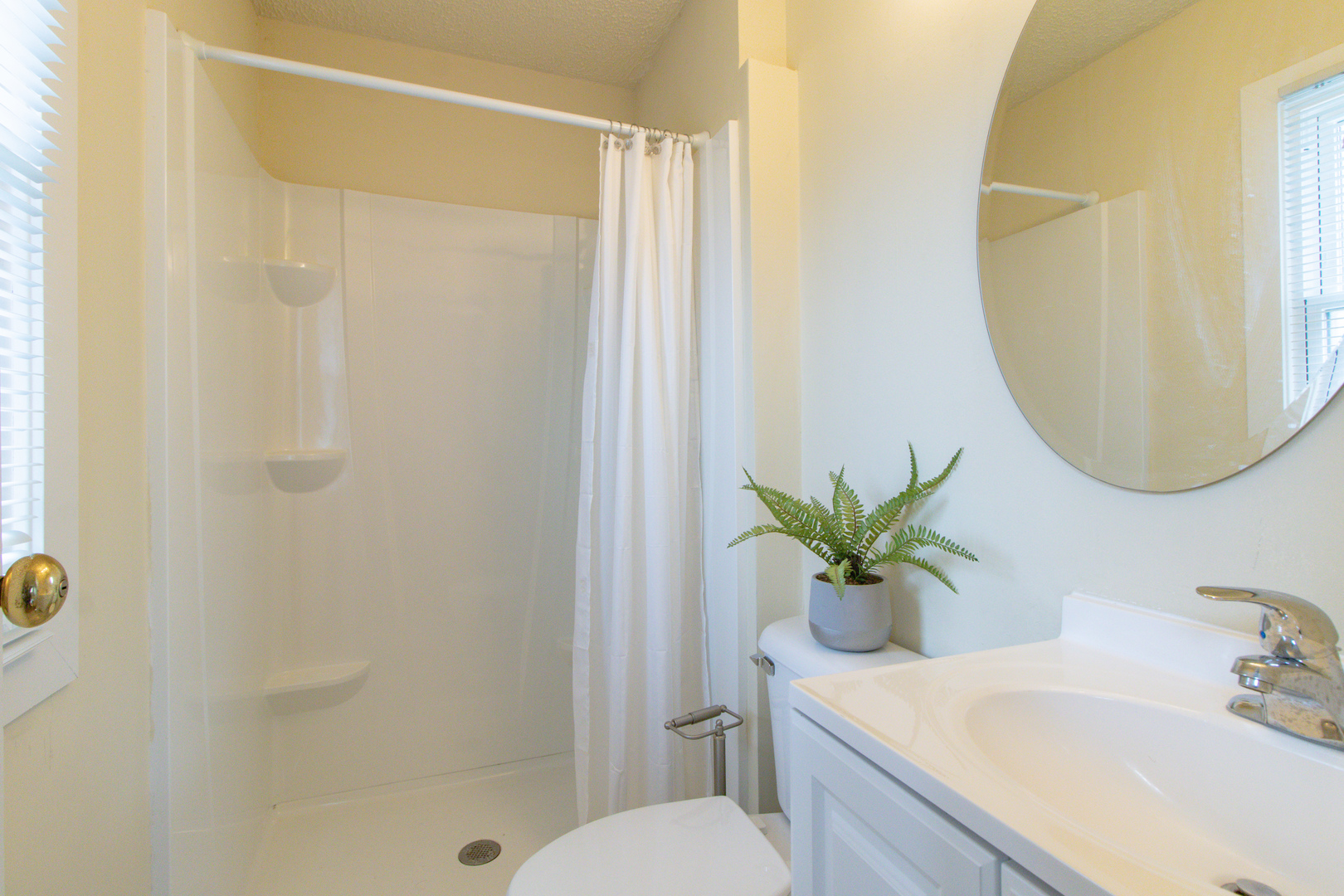 825 Freeman Road Hoffman Estates, IL 60192 - Photo 14 of 30 a bathroom with a sink a toilet and a mirror