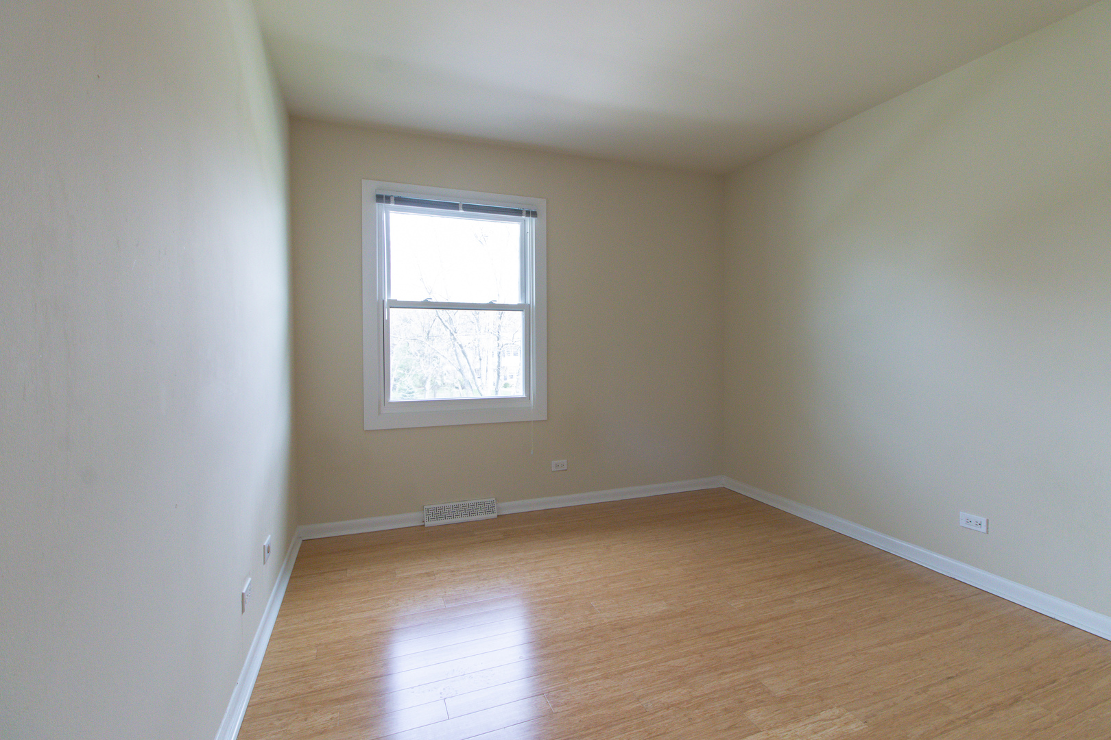 825 Freeman Road Hoffman Estates, IL 60192 - Photo 15 of 30 an empty room with a window