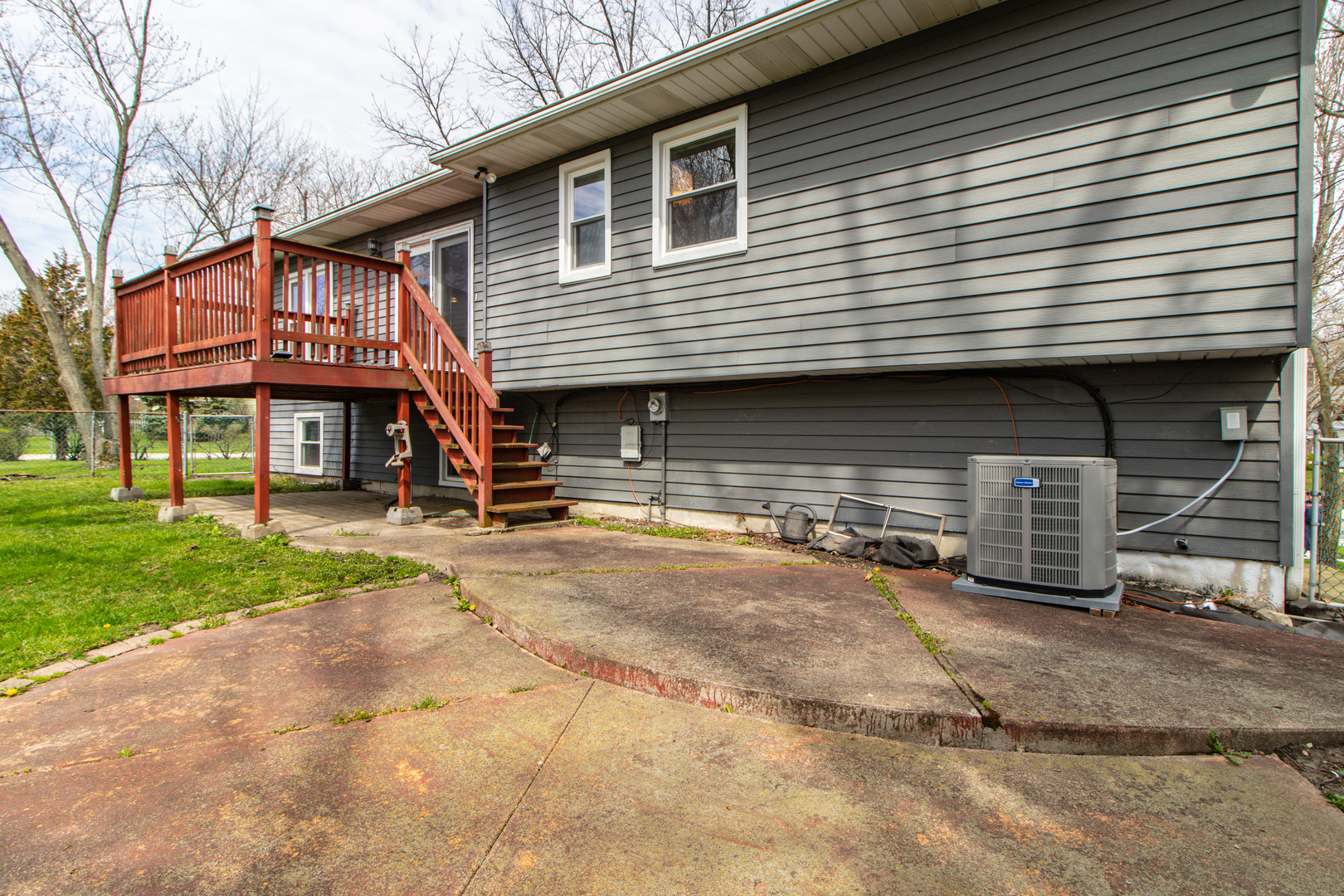 825 Freeman Road Hoffman Estates, IL 60192 - Photo 26 of 30 a front view of a house with garden