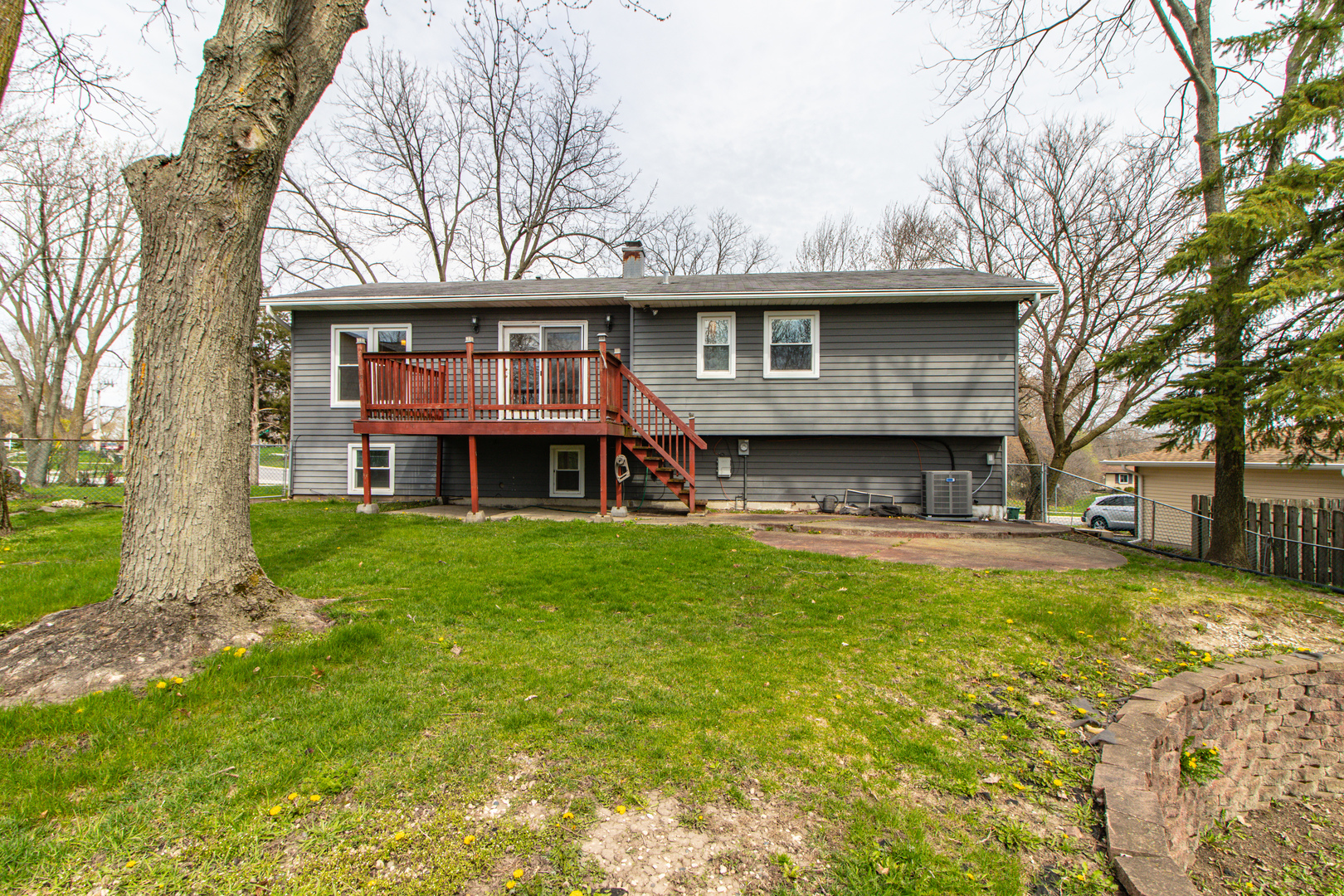 825 Freeman Road Hoffman Estates, IL 60192 - Photo 28 of 30 a view of a yard in front of house