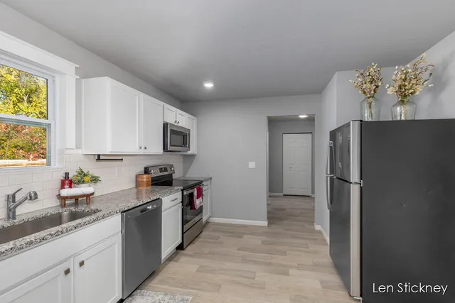 $309,900 | 33610 Pinedale Lane, Gobles, MI 49055