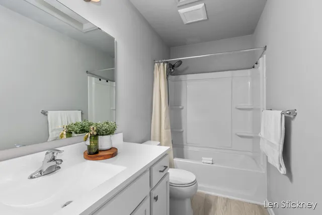 $309,900 | 33610 Pinedale Lane, Gobles, MI 49055