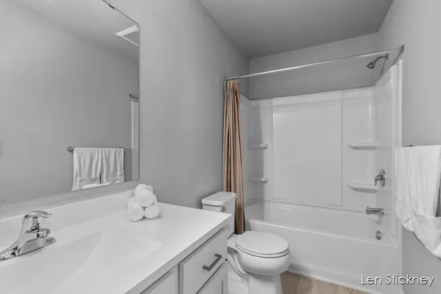 $309,900 | 33610 Pinedale Lane, Gobles, MI 49055