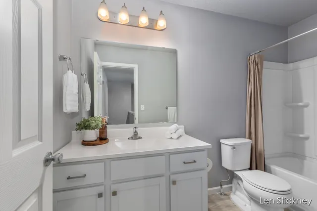 $309,900 | 33610 Pinedale Lane, Gobles, MI 49055