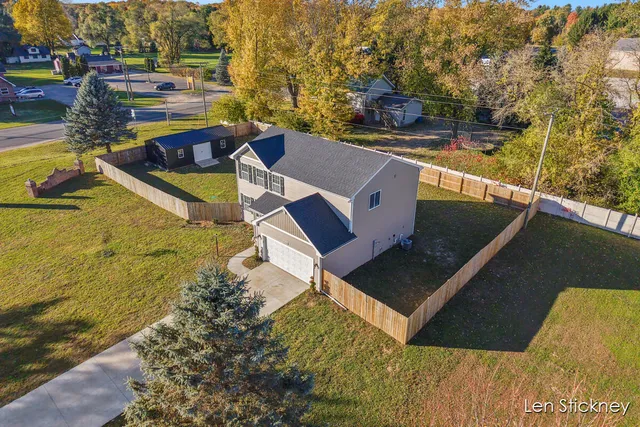 $309,900 | 33610 Pinedale Lane, Gobles, MI 49055