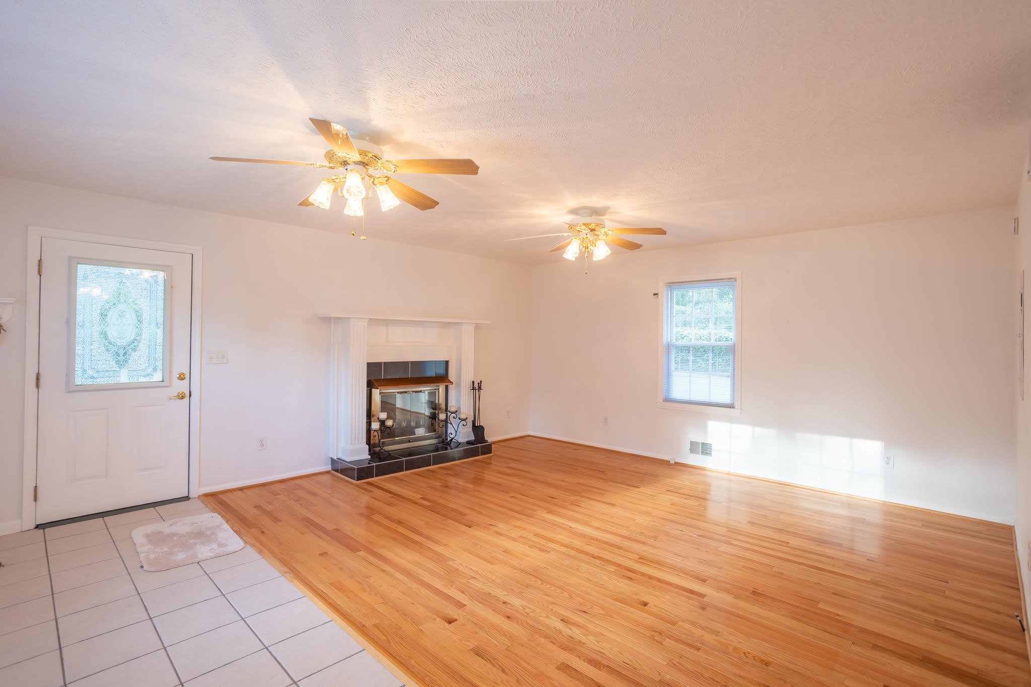 309 5th Street Jackson, SC 29831 - Photo 18 of 35 Living Room
